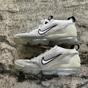 Mens Sz 7.5 Vapormax used color grey